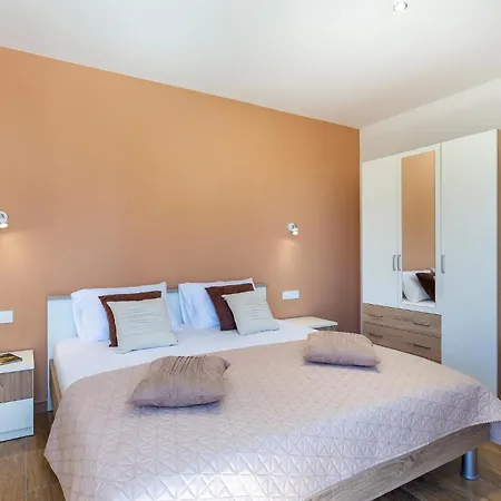 Stunning In With Wifi Holiday home Valbandon