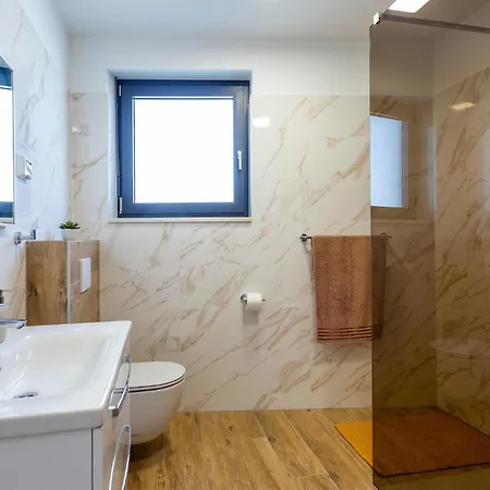 Stunning In With Wifi Holiday home