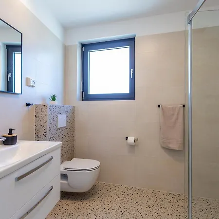 Holiday home Stunning In With Wifi Valbandon